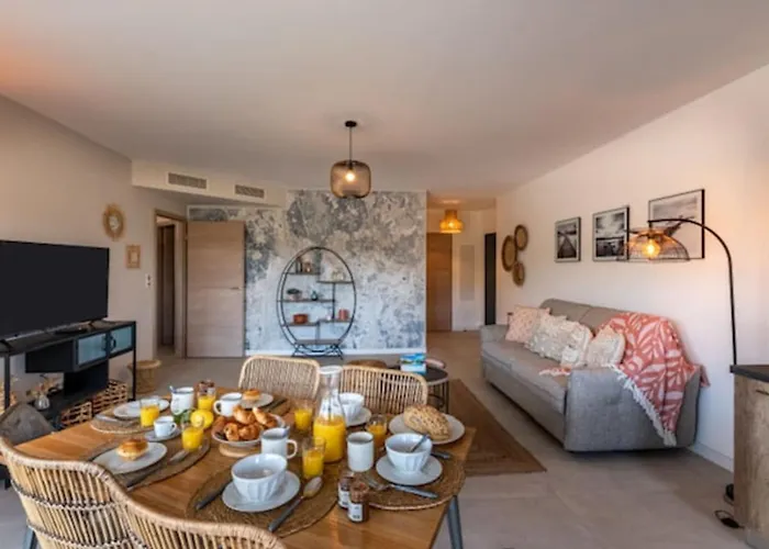 Superb Flat With A Lovely View Of The Mountains *