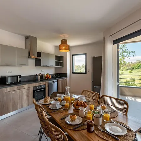 Superb Flat With A Lovely View Of The Mountains Porto-Vecchio (Corsica)