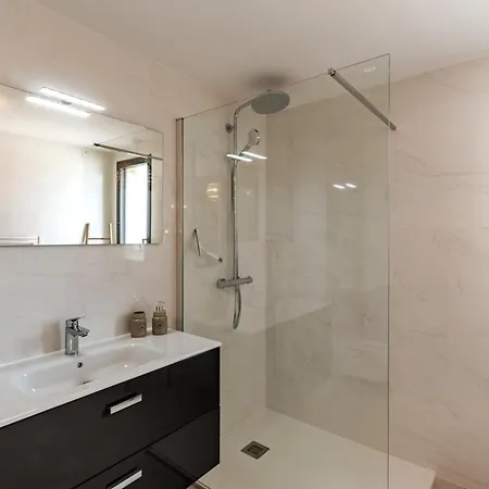 Superb Flat With A Lovely View Of The Mountains * Porto-Vecchio (Corsica)