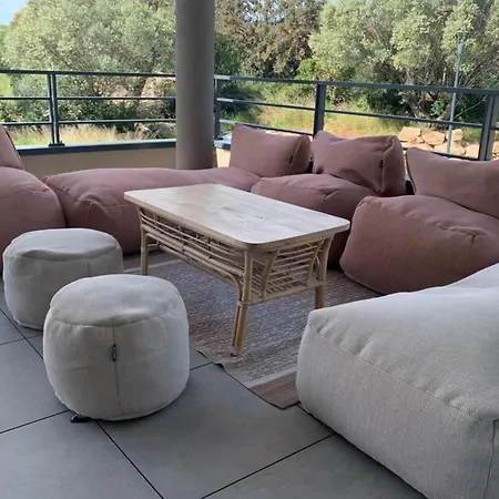 Superb Flat With A Lovely View Of The Mountains